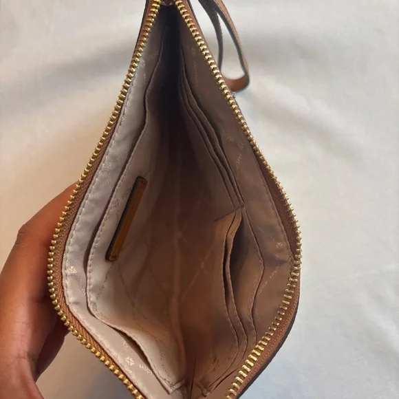 Michael Kors Jet Set Travel Wristlet Wallet - Picture 2 of 3